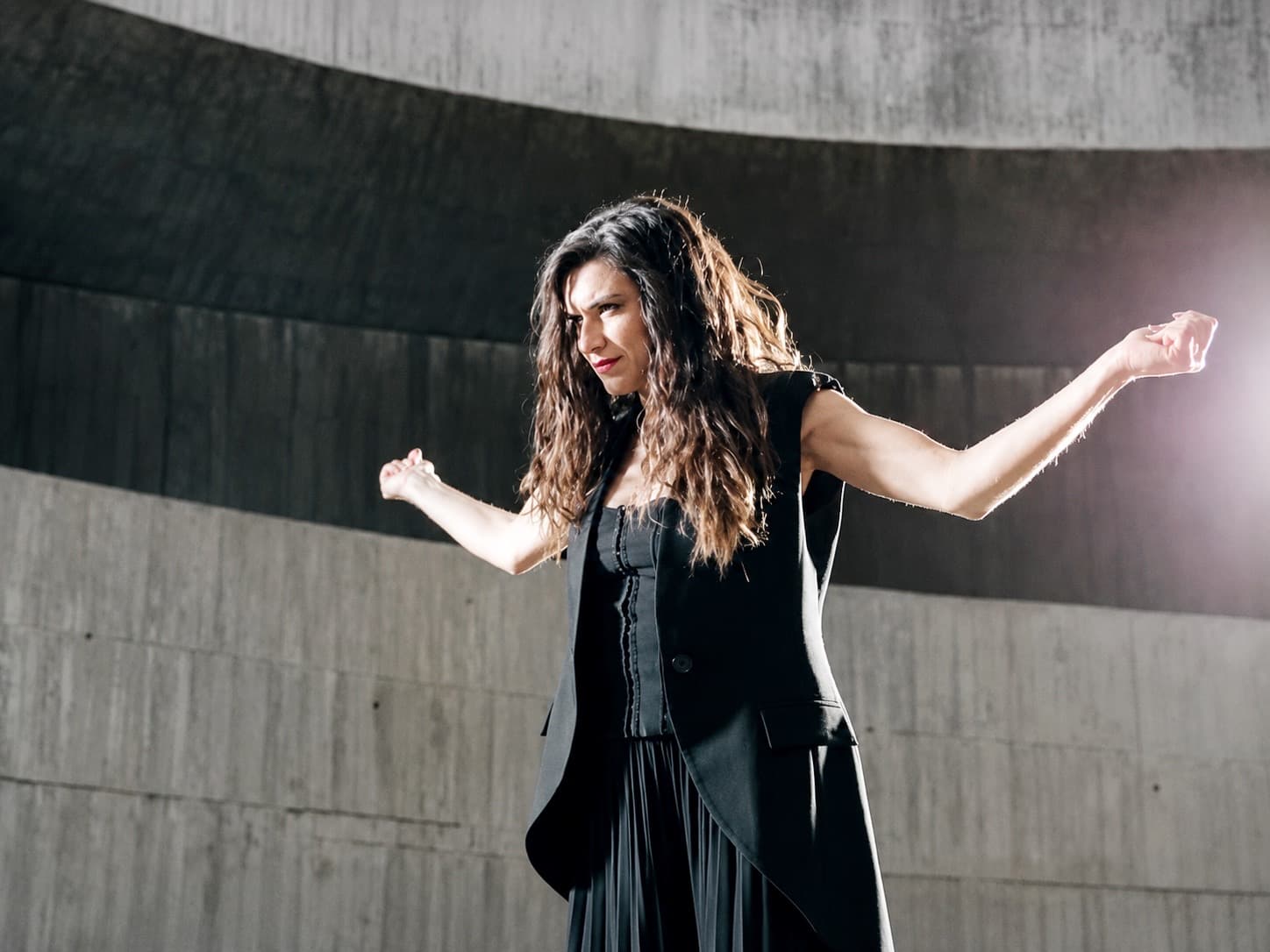 Rebeca Rods durante el rodaje de la nueva imagen musical de Fórmula 1 para Mediaset