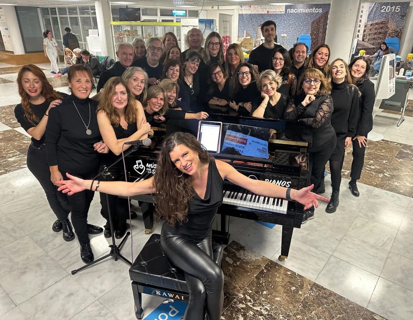 La Música de Rebeca Rods Ilumina la Maratón de Donación de Sangre en el Hospital La Paz