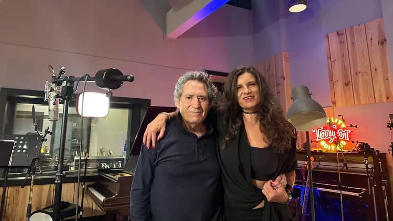 Rebeca Rods Presenta su Nuevo Álbum con la Colaboración de Miguel Ríos